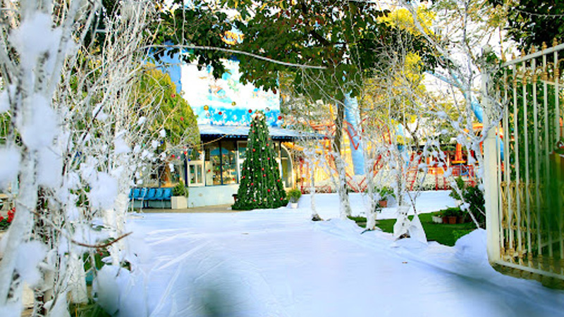 Khung cảnh Noel tại công viên Hồ Tây